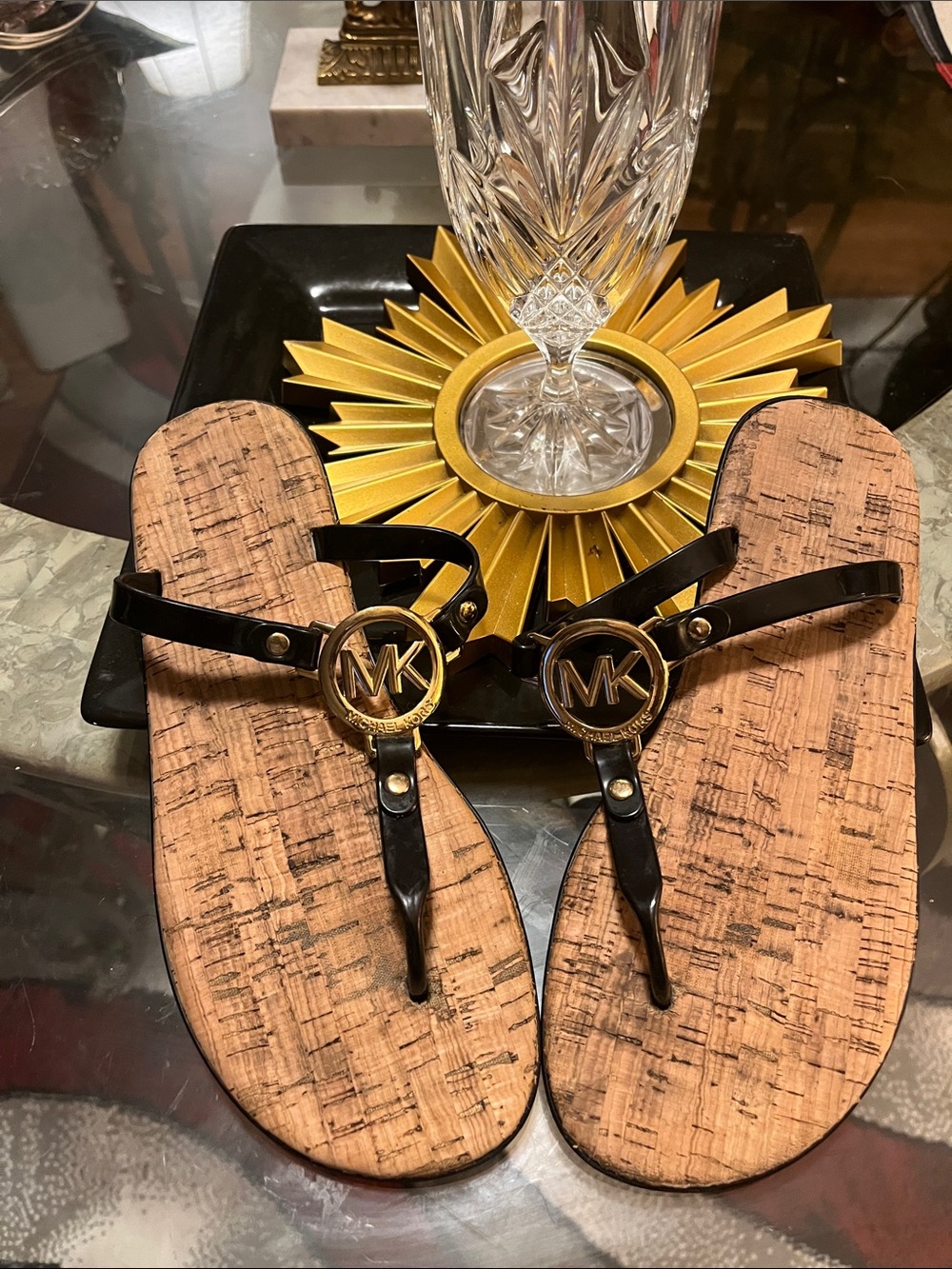 😎Michael Kors Black and Cork-Textured Tote Thong Sandals with Gold MK Emblem👁️
